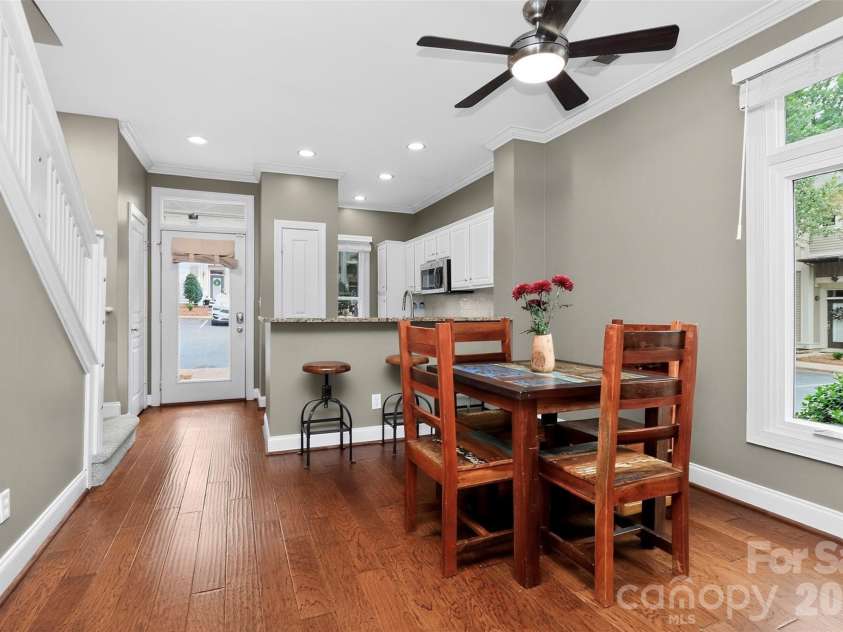 1073 Park West Drive, Charlotte, NC 28209.  MLS# CAR4388315, YatesRealty ID 27863. 