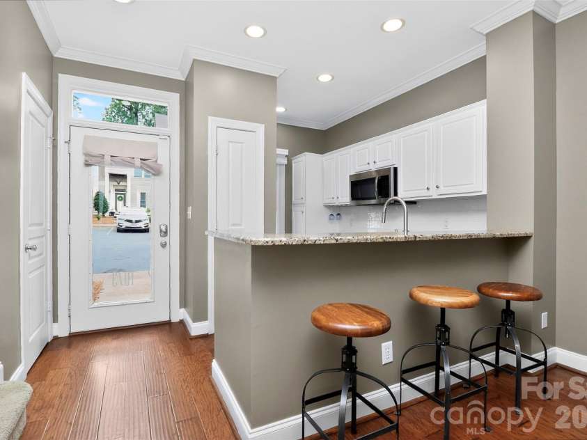 1073 Park West Drive, Charlotte, NC 28209.  MLS# CAR4388315, YatesRealty ID 27863. 