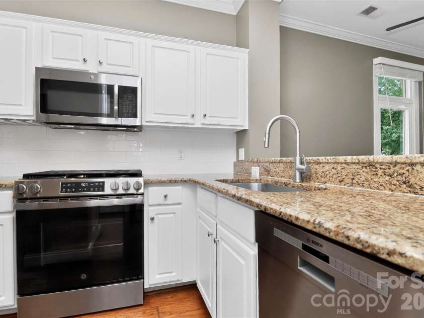 1073 Park West Drive, Charlotte, NC 28209.  MLS# CAR4388315, YatesRealty ID 27863. 