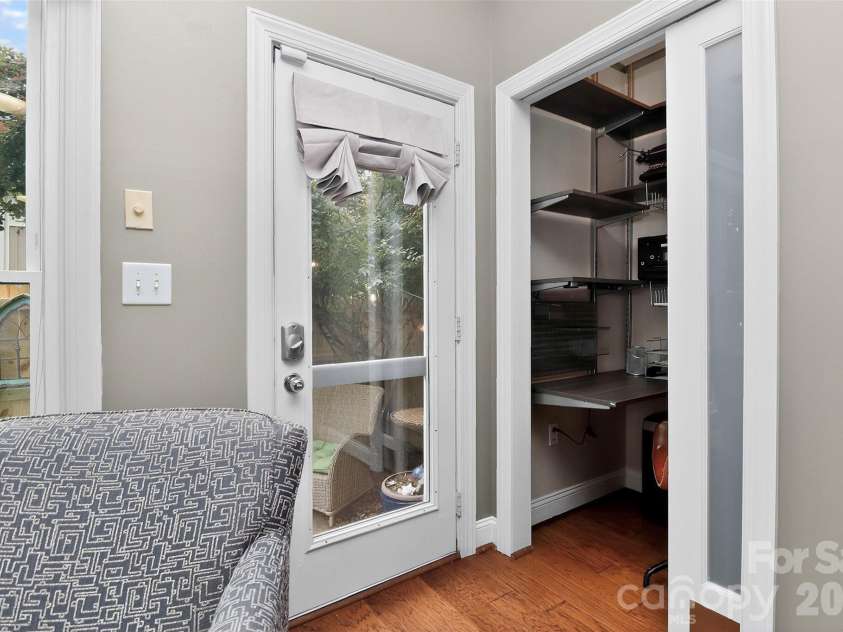 1073 Park West Drive, Charlotte, NC 28209.  MLS# CAR4388315, YatesRealty ID 27863. 