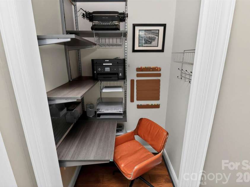 1073 Park West Drive, Charlotte, NC 28209.  MLS# CAR4388315, YatesRealty ID 27863. 