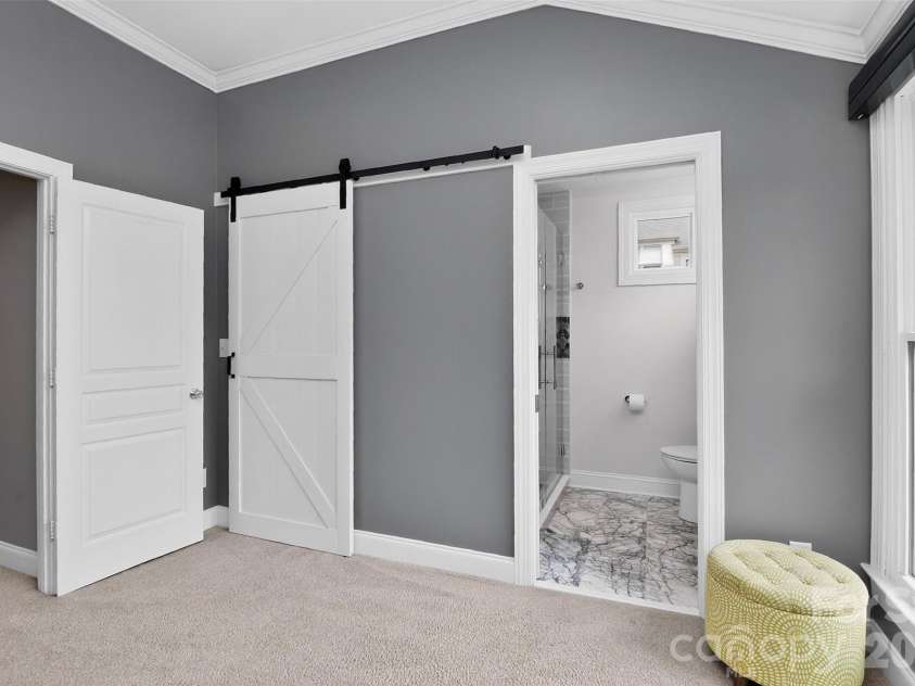 1073 Park West Drive, Charlotte, NC 28209.  MLS# CAR4388315, YatesRealty ID 27863. 