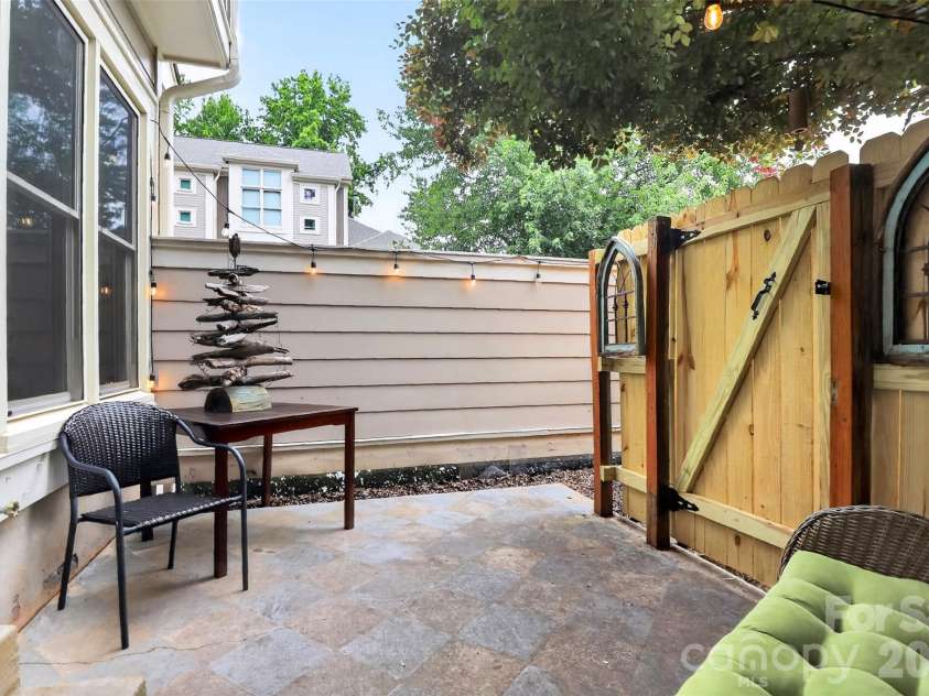 1073 Park West Drive, Charlotte, NC 28209.  MLS# CAR4388315, YatesRealty ID 27863. 
