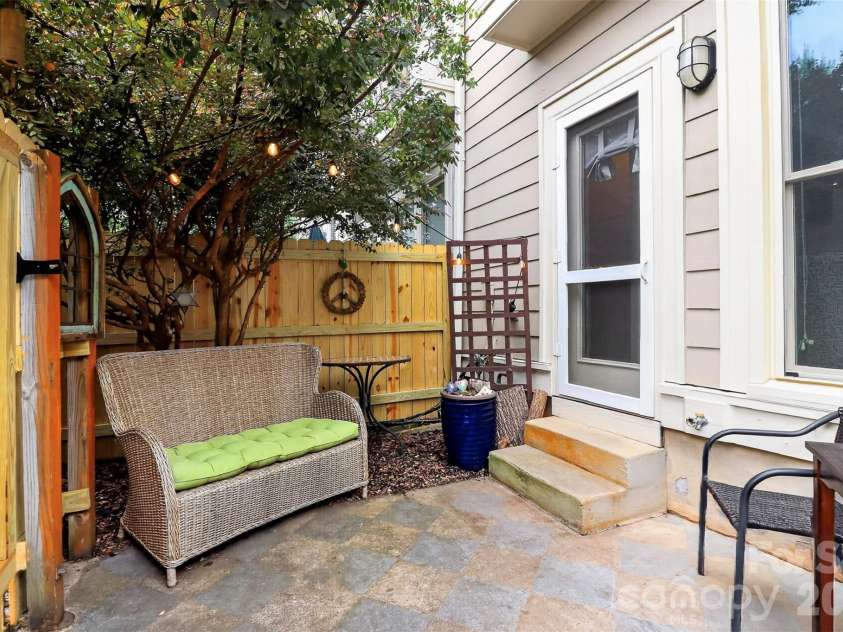 1073 Park West Drive, Charlotte, NC 28209.  MLS# CAR4388315, YatesRealty ID 27863. 