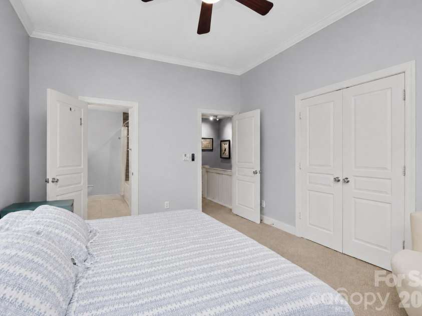1073 Park West Drive, Charlotte, NC 28209.  MLS# CAR4388315, YatesRealty ID 27863. 