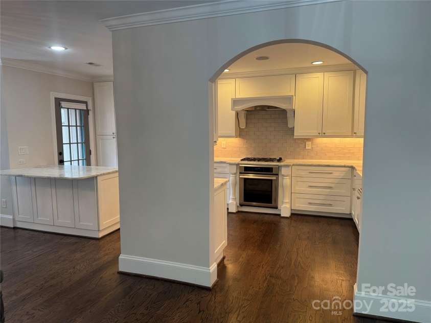 4909 Torrey Pines Court, Charlotte, NC 28226.  MLS# CAR4284066, YatesRealty ID 27863. Foyer