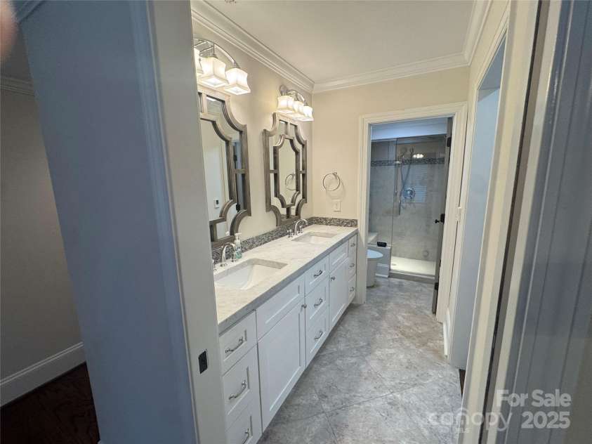 4909 Torrey Pines Court, Charlotte, NC 28226.  MLS# CAR4284066, YatesRealty ID 27863. Full Bath