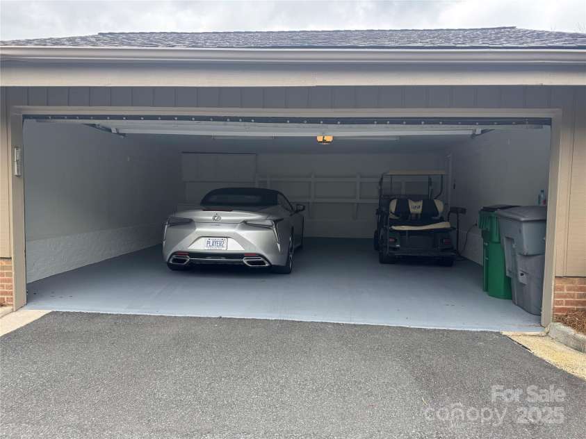 4909 Torrey Pines Court, Charlotte, NC 28226.  MLS# CAR4284066, YatesRealty ID 27863. Garage