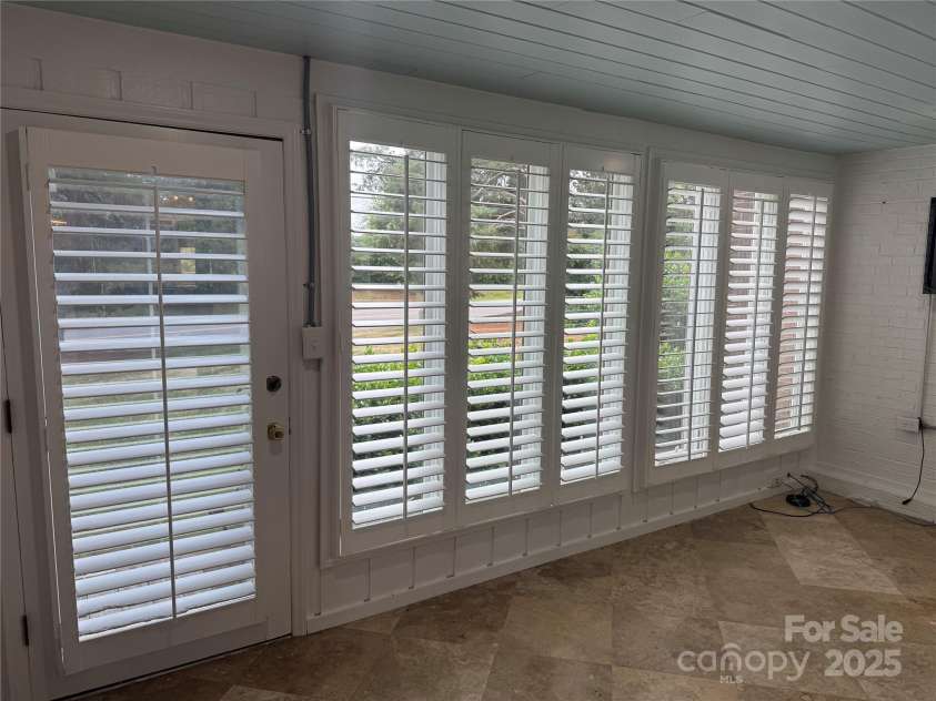 4909 Torrey Pines Court, Charlotte, NC 28226.  MLS# CAR4284066, YatesRealty ID 27863. Sun Room