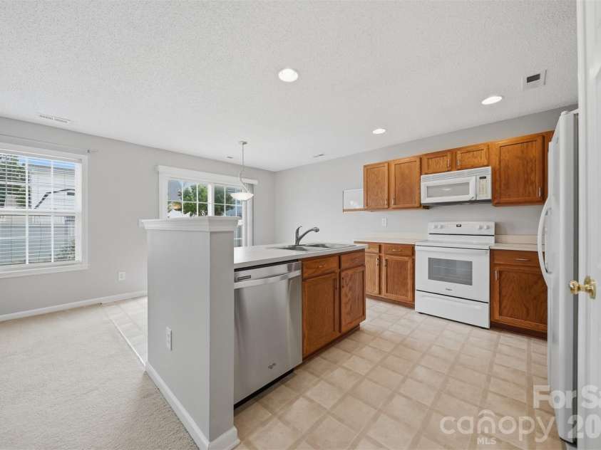 2155 Edenderry Drive, Statesville, NC 28625.  MLS# CAR4388561, YatesRealty ID 27864. Workable kitchen triangle-convenient to all the appliances.