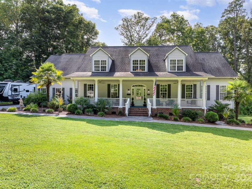 3850 Oakdale Road, Charlotte, NC 28216.  MLS# CAR4282888, YatesRealty ID 27864. 