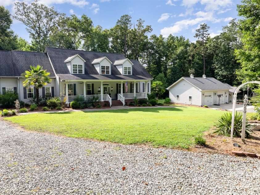 3850 Oakdale Road, Charlotte, NC 28216.  MLS# CAR4282888, YatesRealty ID 27864. 