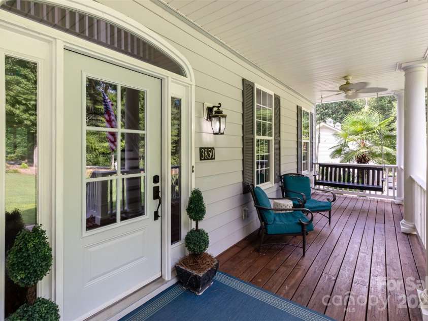 3850 Oakdale Road, Charlotte, NC 28216.  MLS# CAR4282888, YatesRealty ID 27864. 