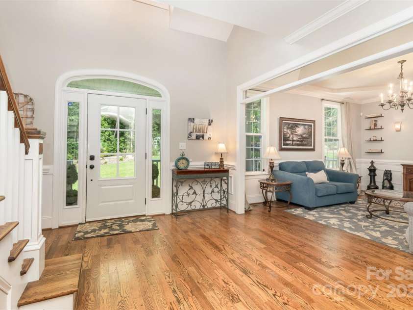 3850 Oakdale Road, Charlotte, NC 28216.  MLS# CAR4282888, YatesRealty ID 27864. 