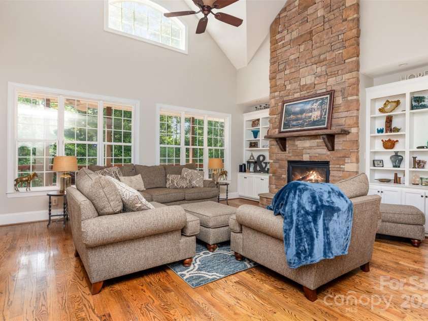3850 Oakdale Road, Charlotte, NC 28216.  MLS# CAR4282888, YatesRealty ID 27864. 