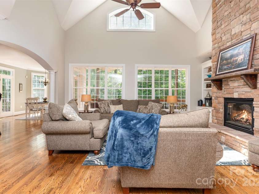 3850 Oakdale Road, Charlotte, NC 28216.  MLS# CAR4282888, YatesRealty ID 27864. 