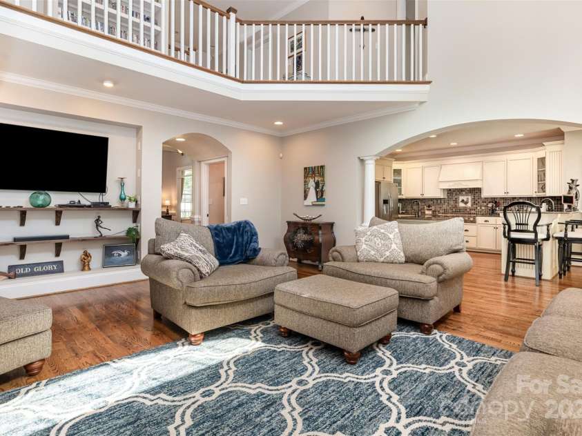 3850 Oakdale Road, Charlotte, NC 28216.  MLS# CAR4282888, YatesRealty ID 27864. 