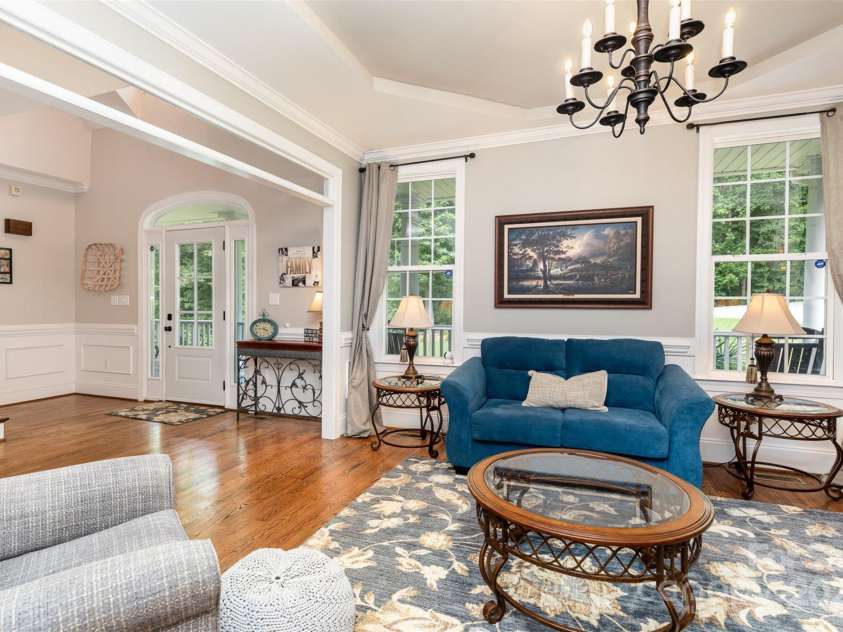 3850 Oakdale Road, Charlotte, NC 28216.  MLS# CAR4282888, YatesRealty ID 27864. 