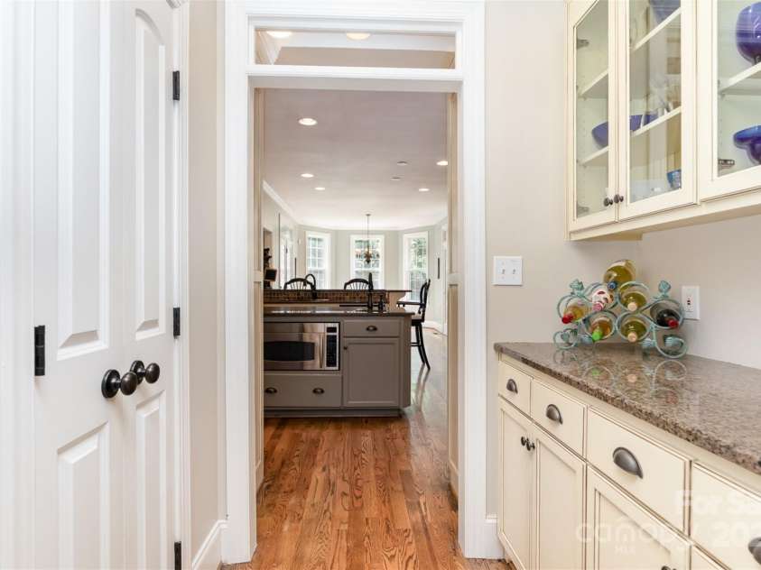 3850 Oakdale Road, Charlotte, NC 28216.  MLS# CAR4282888, YatesRealty ID 27864. 
