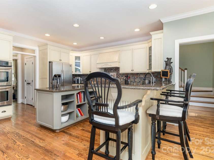 3850 Oakdale Road, Charlotte, NC 28216.  MLS# CAR4282888, YatesRealty ID 27864. 
