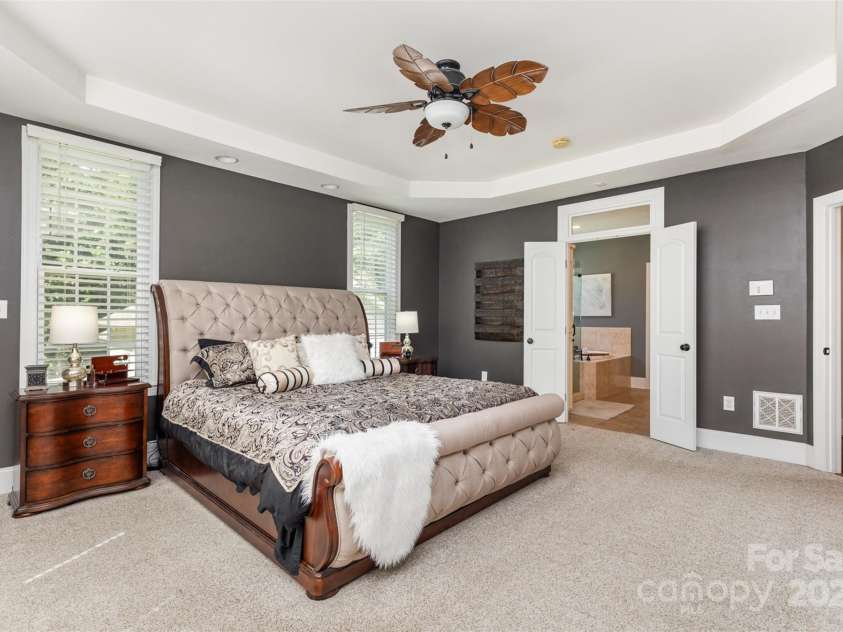 3850 Oakdale Road, Charlotte, NC 28216.  MLS# CAR4282888, YatesRealty ID 27864. 