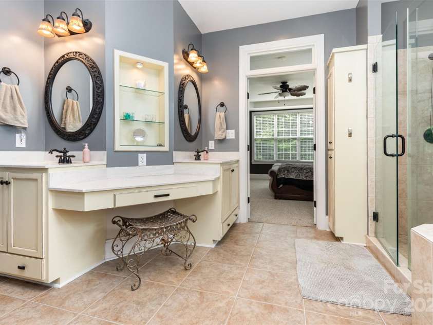 3850 Oakdale Road, Charlotte, NC 28216.  MLS# CAR4282888, YatesRealty ID 27864. 