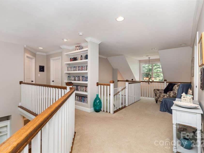 3850 Oakdale Road, Charlotte, NC 28216.  MLS# CAR4282888, YatesRealty ID 27864. 