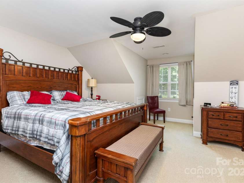 3850 Oakdale Road, Charlotte, NC 28216.  MLS# CAR4282888, YatesRealty ID 27864. 