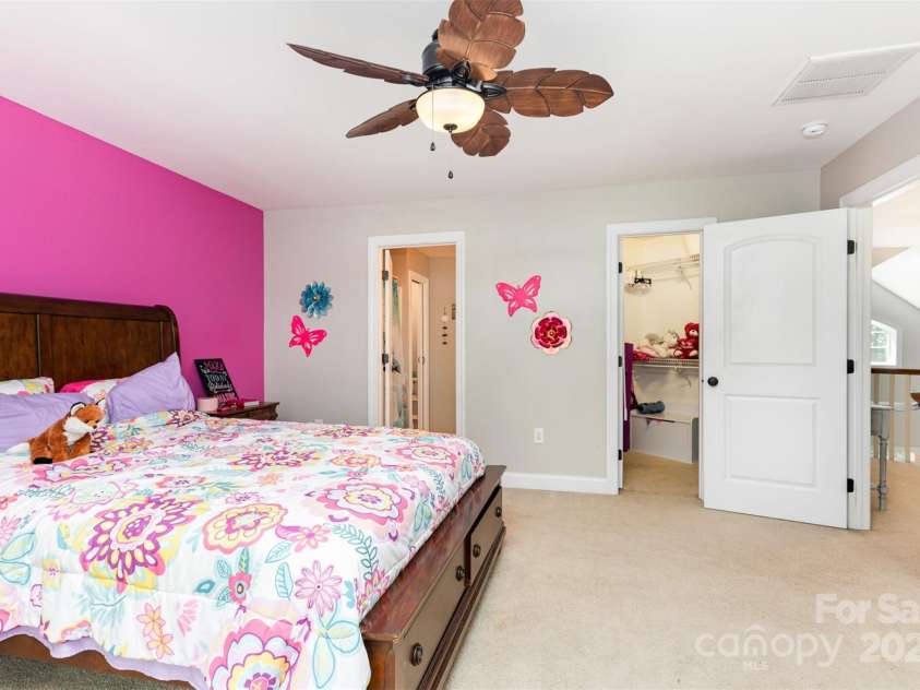 3850 Oakdale Road, Charlotte, NC 28216.  MLS# CAR4282888, YatesRealty ID 27864. 