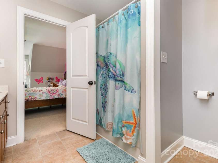 3850 Oakdale Road, Charlotte, NC 28216.  MLS# CAR4282888, YatesRealty ID 27864. 