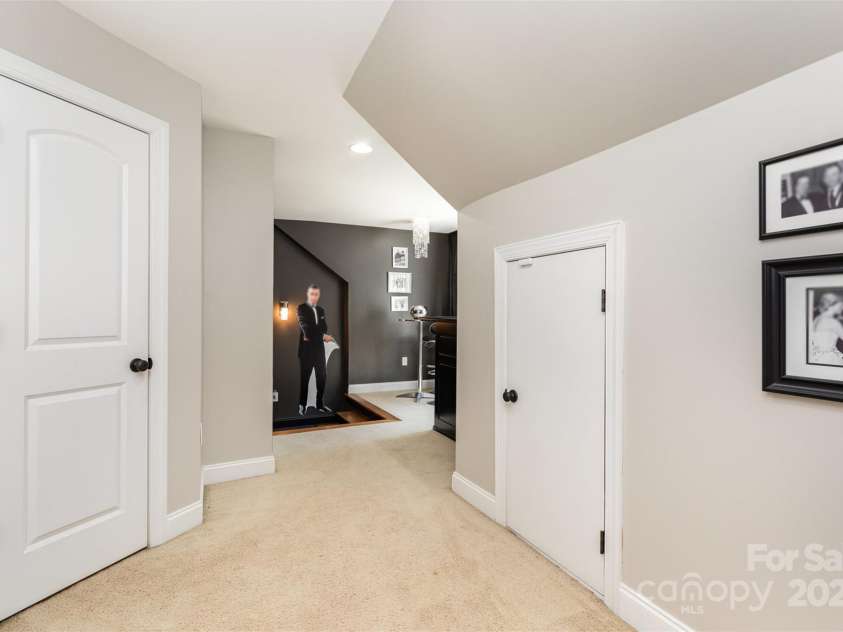 3850 Oakdale Road, Charlotte, NC 28216.  MLS# CAR4282888, YatesRealty ID 27864. 