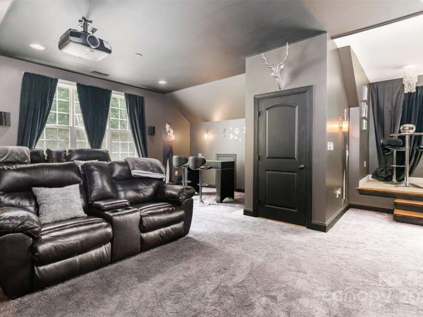 3850 Oakdale Road, Charlotte, NC 28216.  MLS# CAR4282888, YatesRealty ID 27864. 