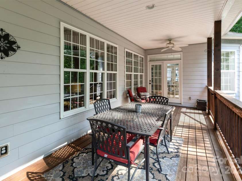 3850 Oakdale Road, Charlotte, NC 28216.  MLS# CAR4282888, YatesRealty ID 27864. 