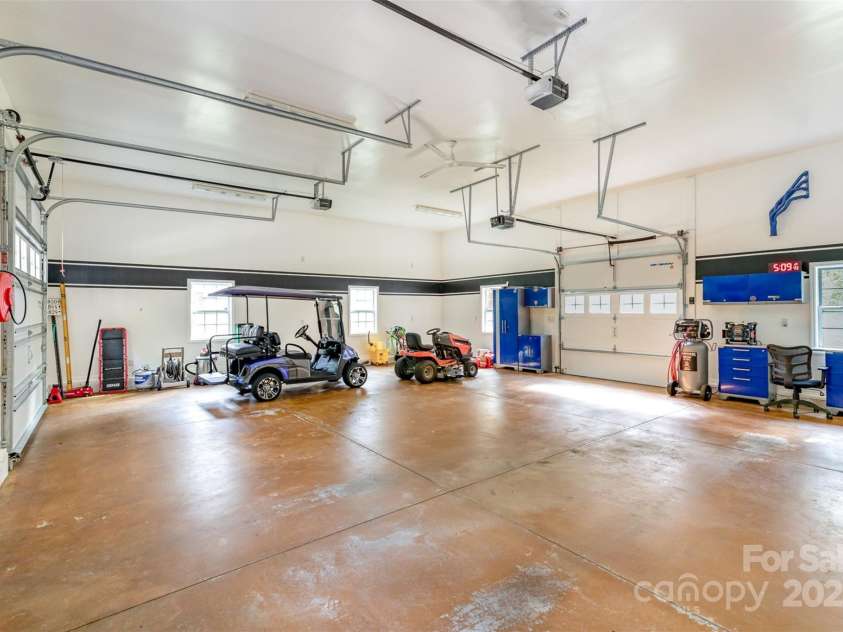 3850 Oakdale Road, Charlotte, NC 28216.  MLS# CAR4282888, YatesRealty ID 27864. 