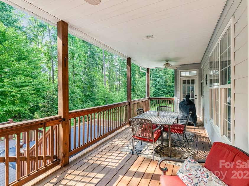 3850 Oakdale Road, Charlotte, NC 28216.  MLS# CAR4282888, YatesRealty ID 27864. 