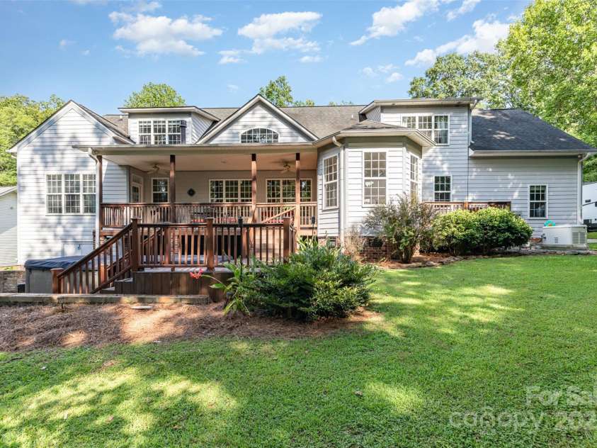 3850 Oakdale Road, Charlotte, NC 28216.  MLS# CAR4282888, YatesRealty ID 27864. 