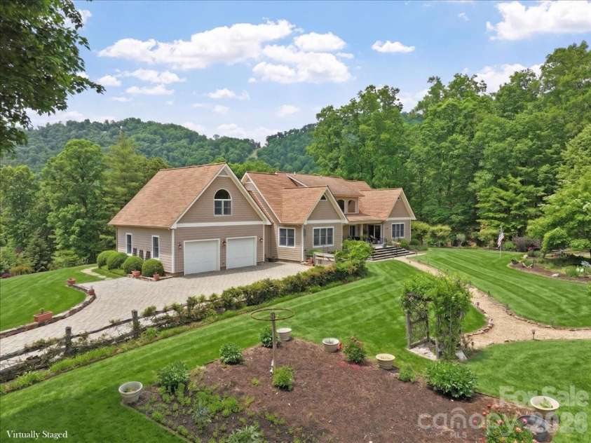 750 Barebridge Drive, Burnsville, NC 28714.  MLS# CAR4385574, YatesRealty ID 27865. 