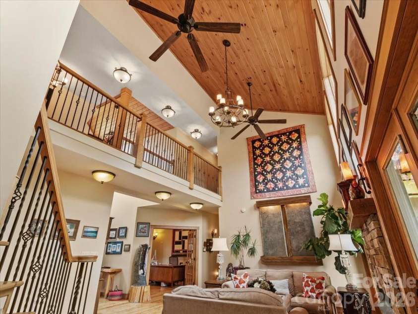 750 Barebridge Drive, Burnsville, NC 28714.  MLS# CAR4385574, YatesRealty ID 27865. 