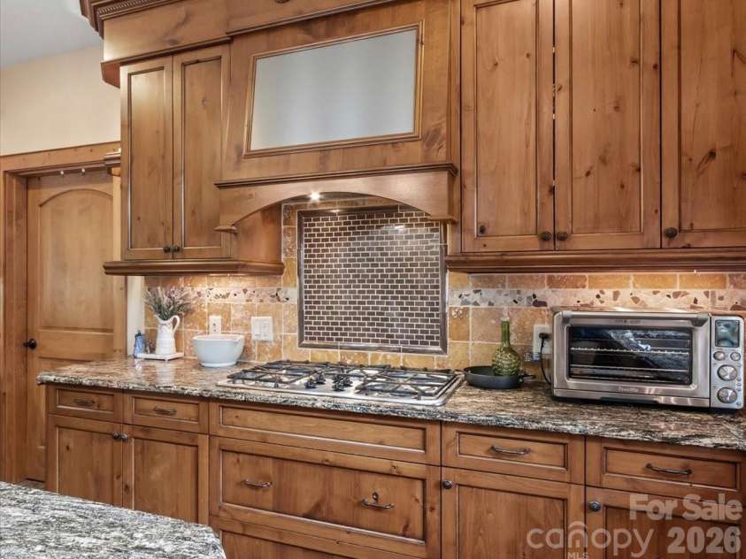 750 Barebridge Drive, Burnsville, NC 28714.  MLS# CAR4385574, YatesRealty ID 27865. 