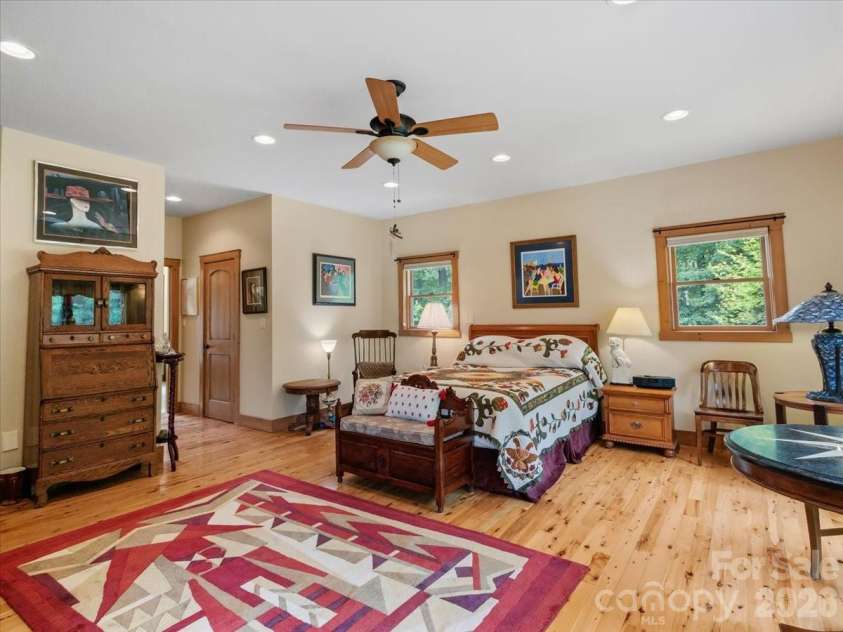 750 Barebridge Drive, Burnsville, NC 28714.  MLS# CAR4385574, YatesRealty ID 27865. 