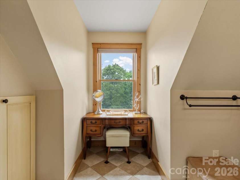 750 Barebridge Drive, Burnsville, NC 28714.  MLS# CAR4385574, YatesRealty ID 27865. 