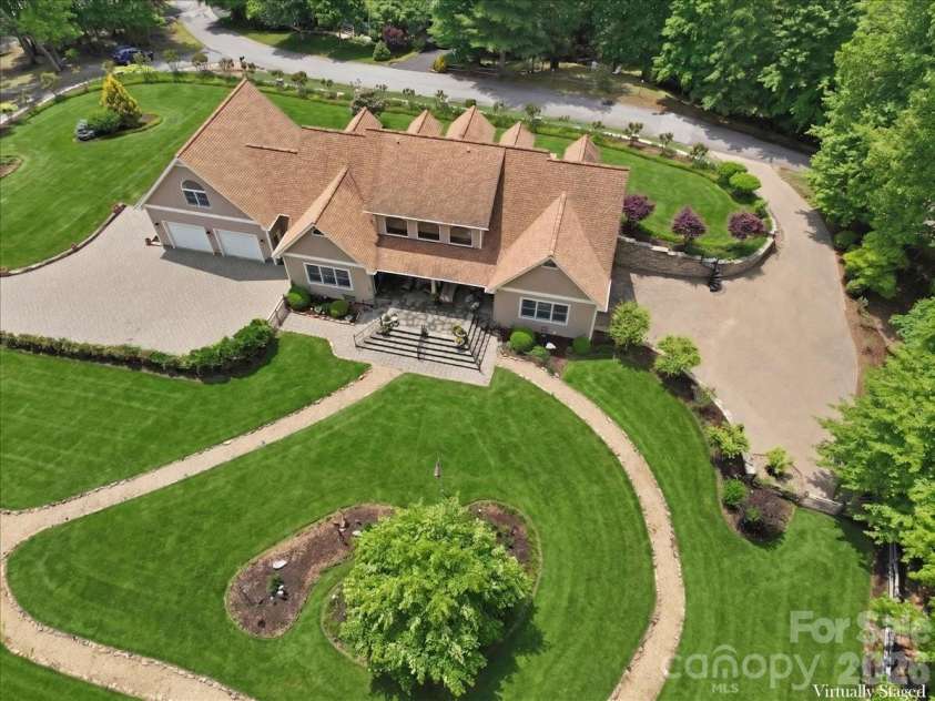 750 Barebridge Drive, Burnsville, NC 28714.  MLS# CAR4385574, YatesRealty ID 27865. 