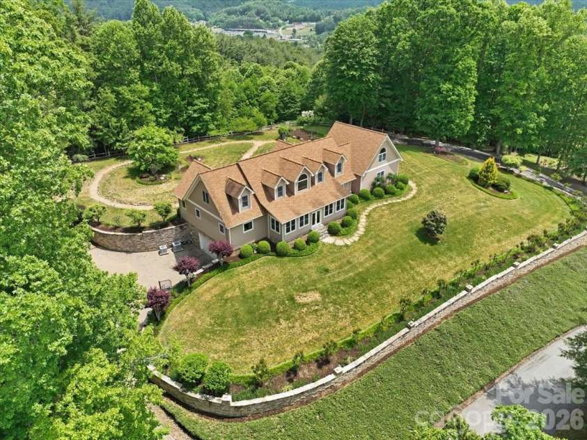 750 Barebridge Drive, Burnsville, NC 28714.  MLS# CAR4385574, YatesRealty ID 27865. 