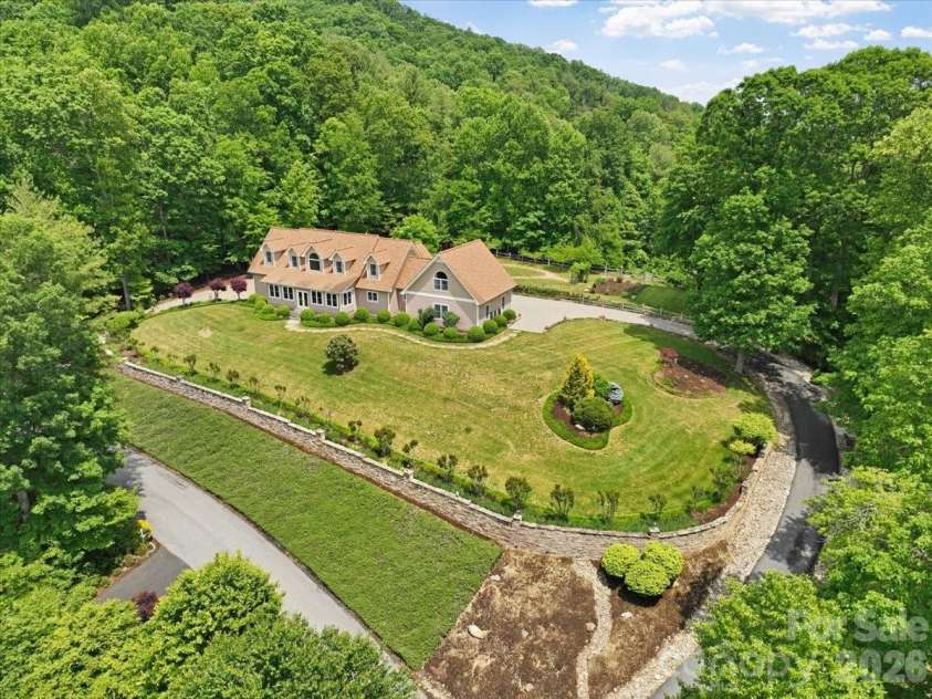750 Barebridge Drive, Burnsville, NC 28714.  MLS# CAR4385574, YatesRealty ID 27865. 