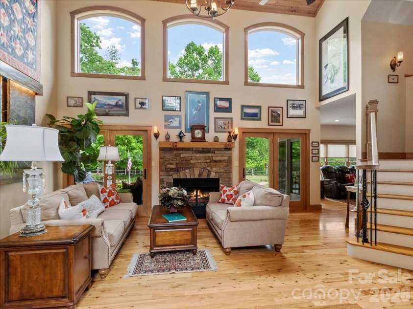 750 Barebridge Drive, Burnsville, NC 28714.  MLS# CAR4385574, YatesRealty ID 27865. Great room
