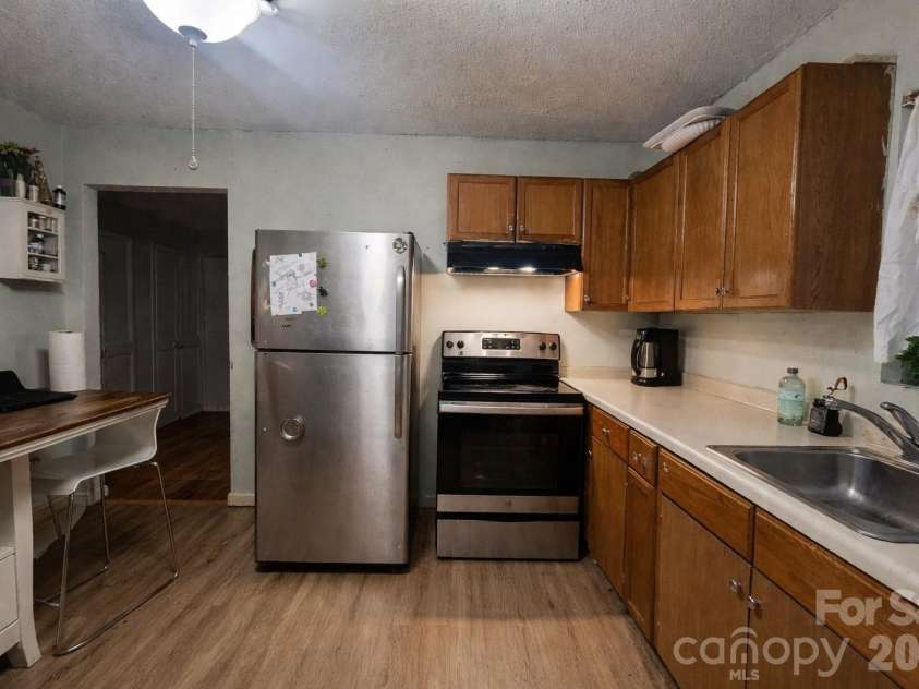 6836 Deanwood Place, Charlotte, NC 28217.  MLS# CAR4364145, YatesRealty ID 27866. 