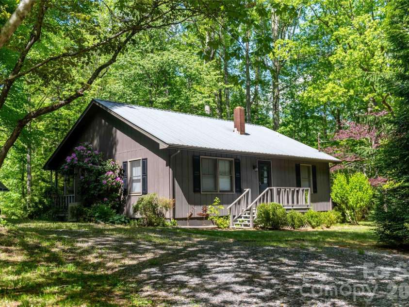 60 Virgels Mountain Road, Burnsville, NC 28714.  MLS# CAR4388145, YatesRealty ID 27867. 