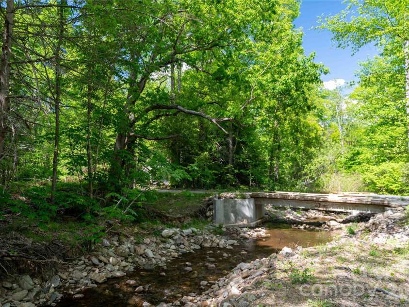 60 Virgels Mountain Road, Burnsville, NC 28714.  MLS# CAR4388145, YatesRealty ID 27867. 