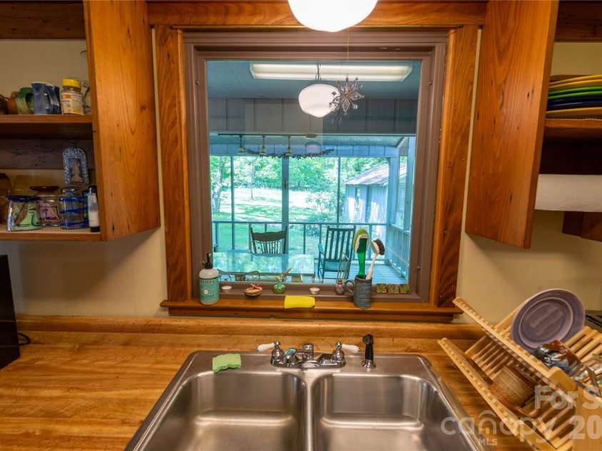 60 Virgels Mountain Road, Burnsville, NC 28714.  MLS# CAR4388145, YatesRealty ID 27867. 