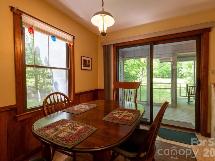 60 Virgels Mountain Road, Burnsville, NC 28714.  MLS# CAR4388145, YatesRealty ID 27867. 